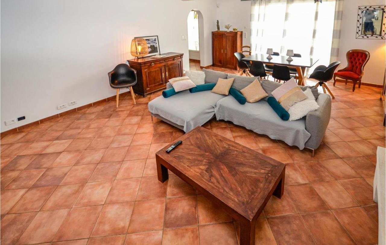 3 Bedroom Awesome Home In Chateuneuf De Gadagne Châteauneuf-de-Gadagne Extérieur photo