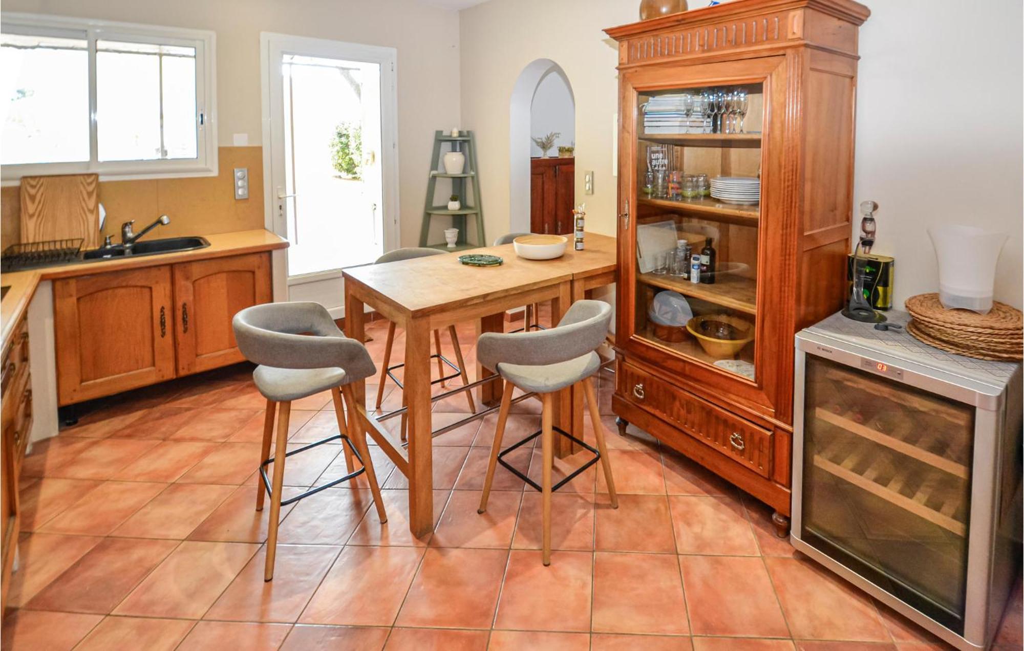 3 Bedroom Awesome Home In Chateuneuf De Gadagne Châteauneuf-de-Gadagne Extérieur photo