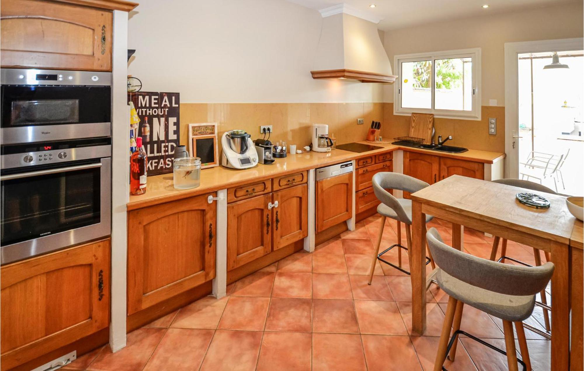 3 Bedroom Awesome Home In Chateuneuf De Gadagne Châteauneuf-de-Gadagne Extérieur photo